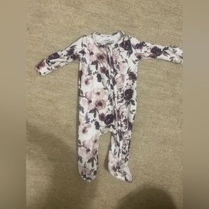 EUC Caden Lane Purple Floral Ruffle Footie Zipper Sleeper (0-3M)